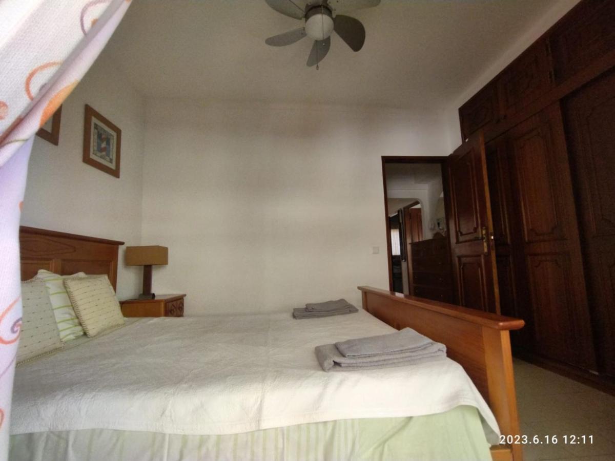 Cozy Apartment In Quarteira Bagian luar foto