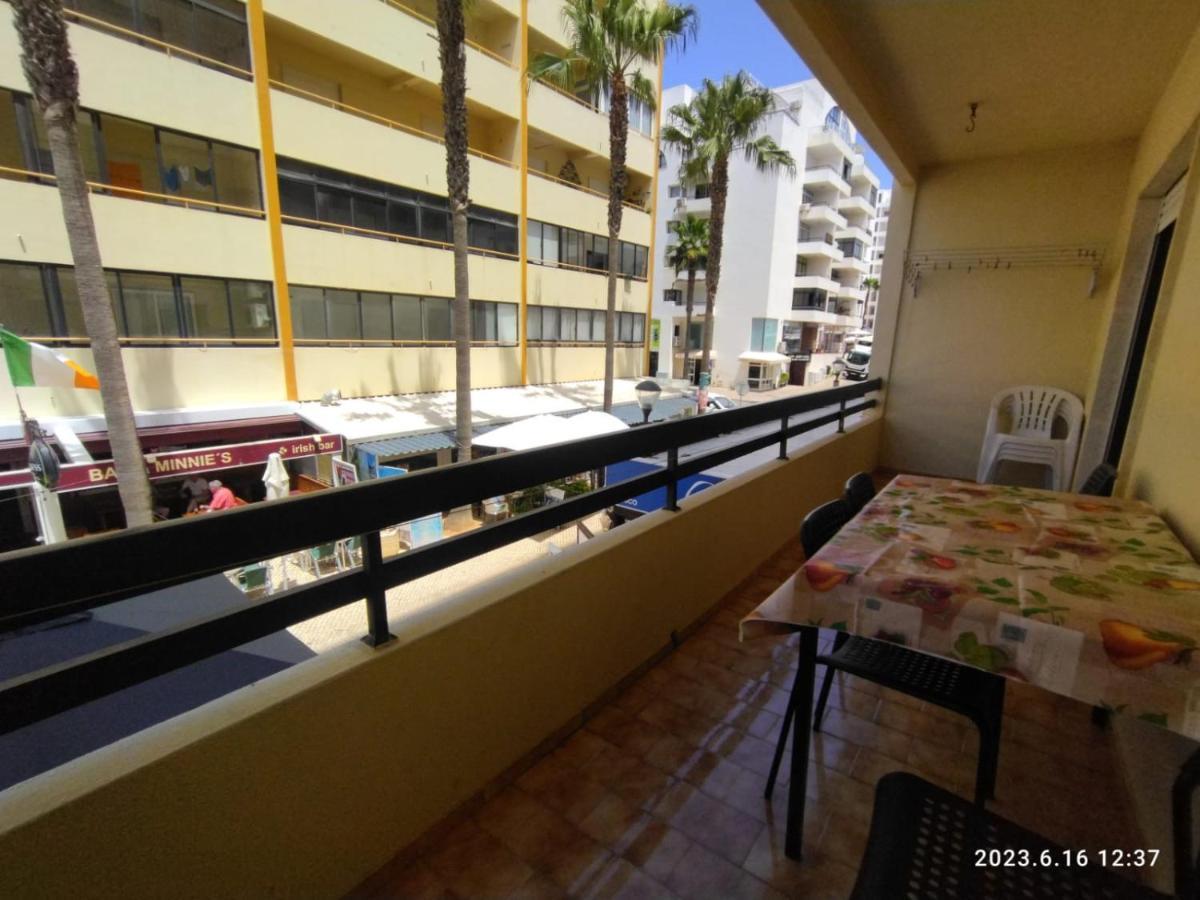Cozy Apartment In Quarteira Bagian luar foto