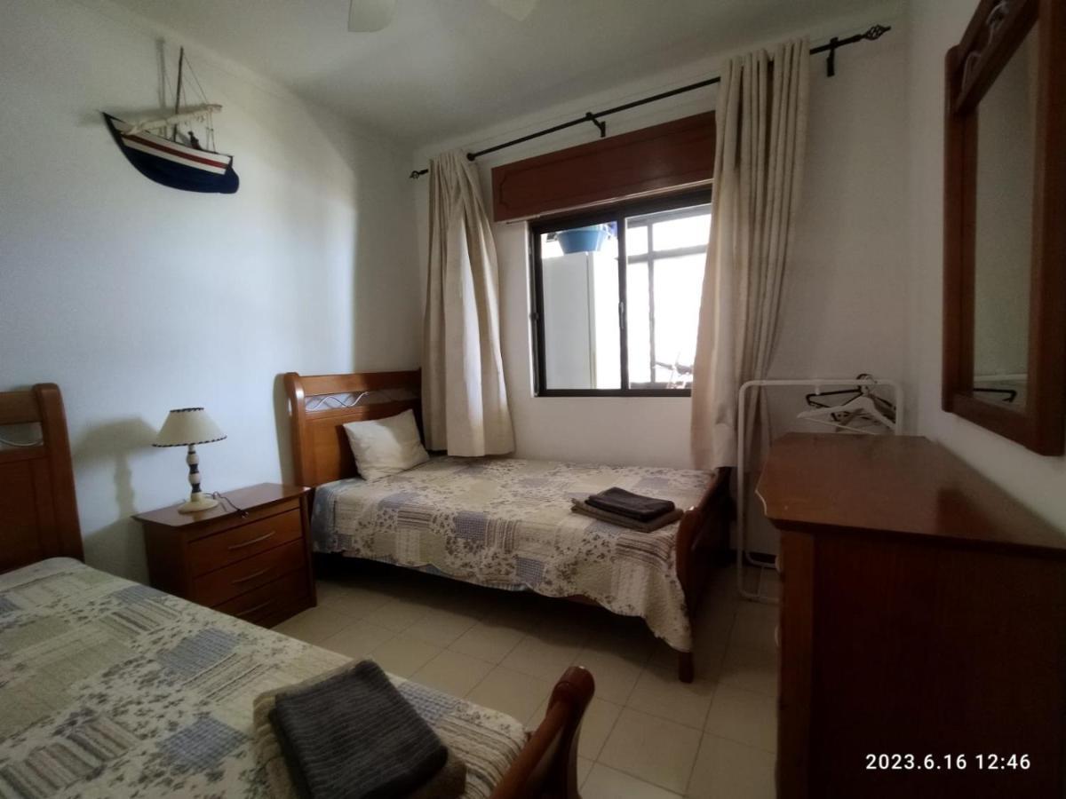 Cozy Apartment In Quarteira Bagian luar foto