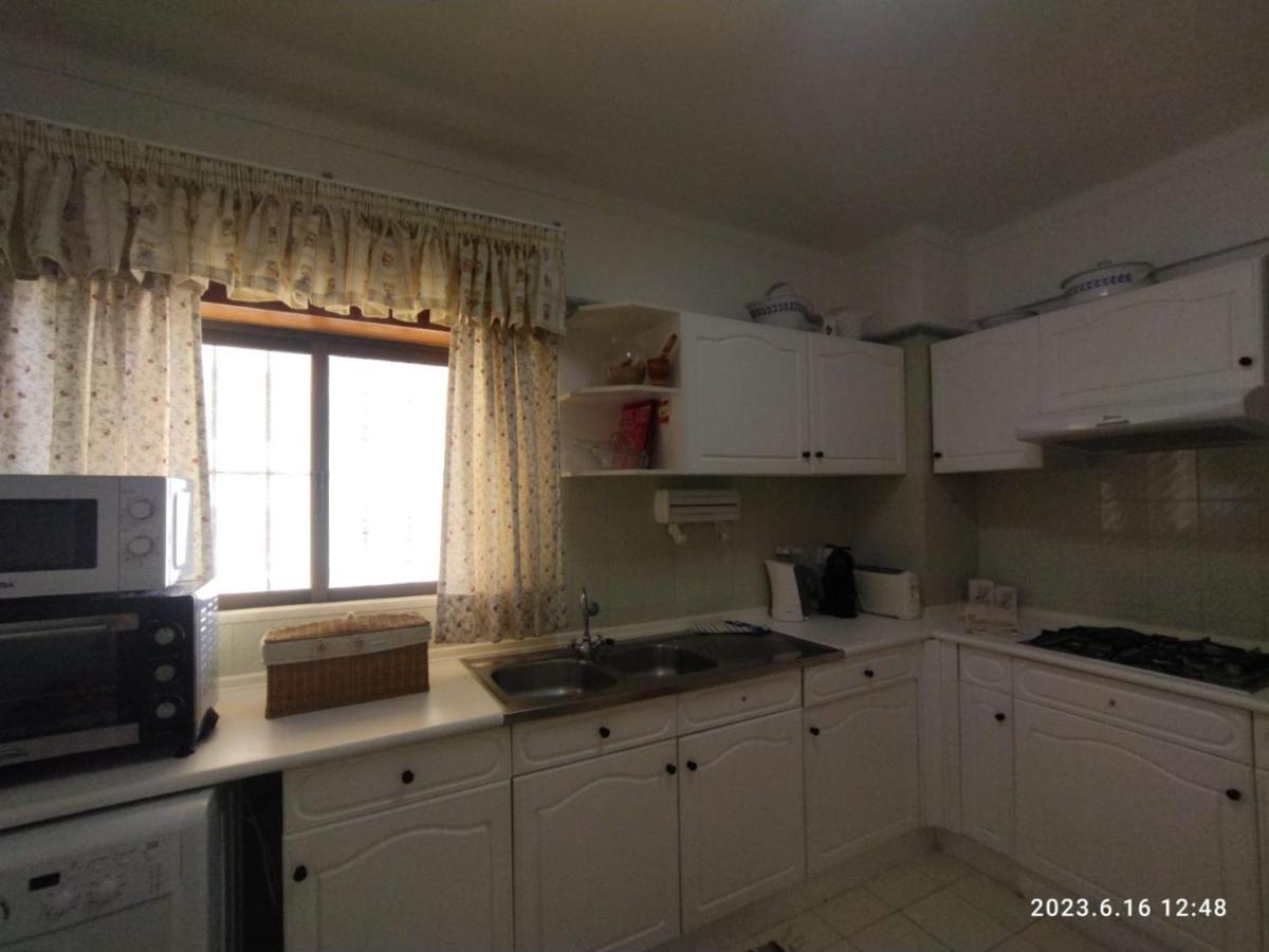 Cozy Apartment In Quarteira Bagian luar foto
