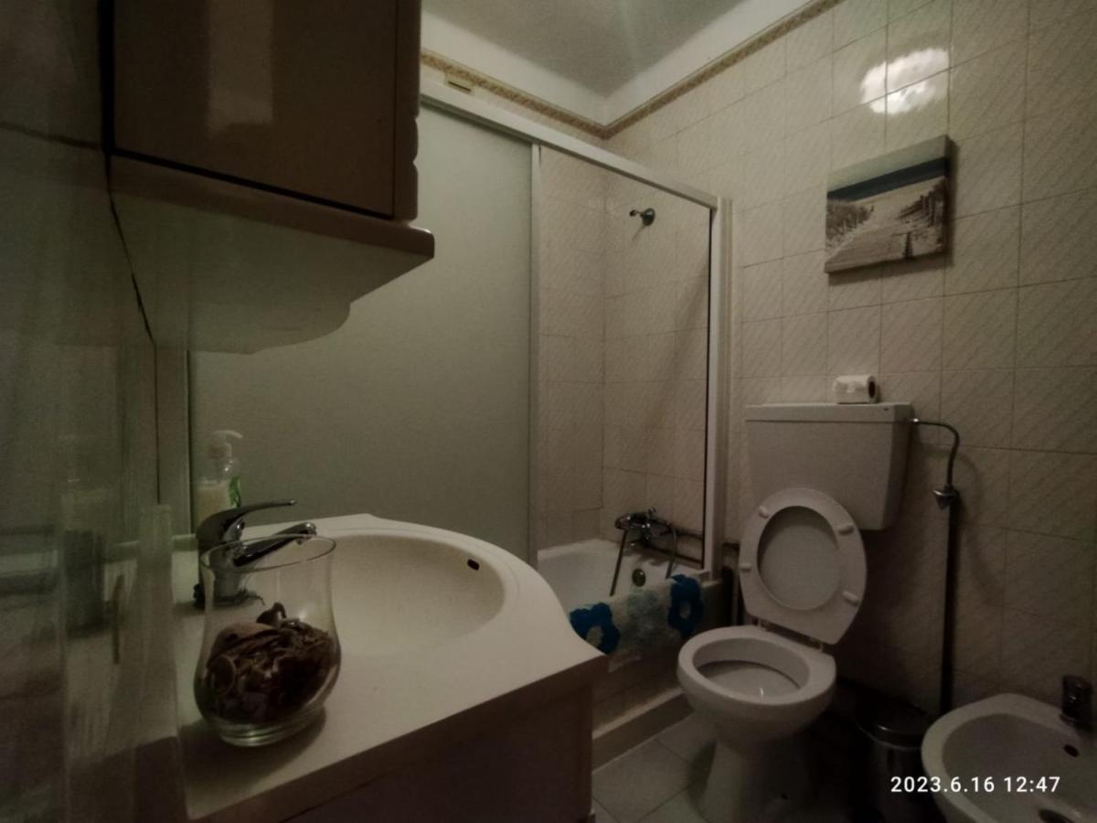 Cozy Apartment In Quarteira Bagian luar foto